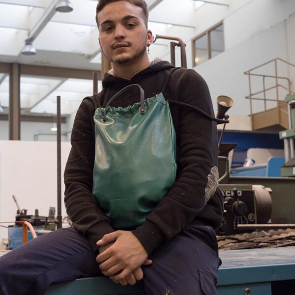 Alumnado de Soldadura y Calderería y "Revoluciona taller de cuero"