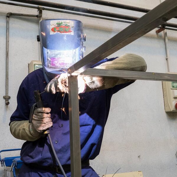 Alumnado de Soldadura y Calderería y "Revoluciona taller de cuero"
