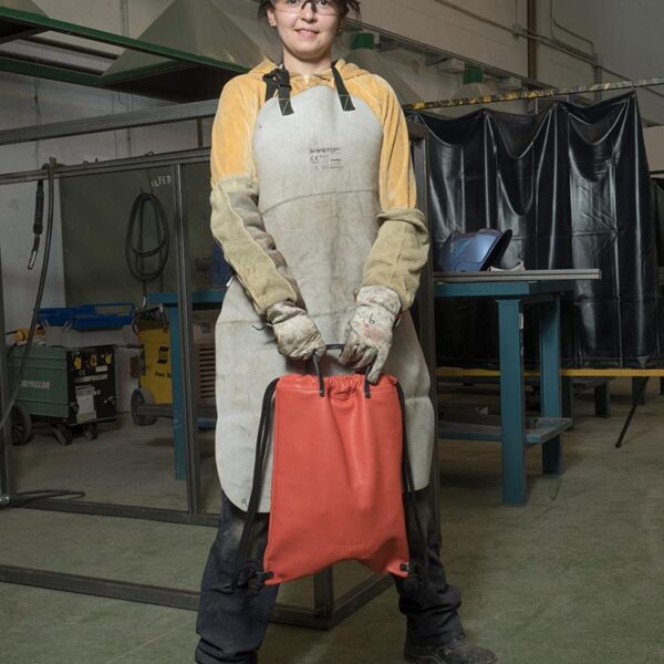 Alumnado de Soldadura y Calderería y "Revoluciona taller de cuero"