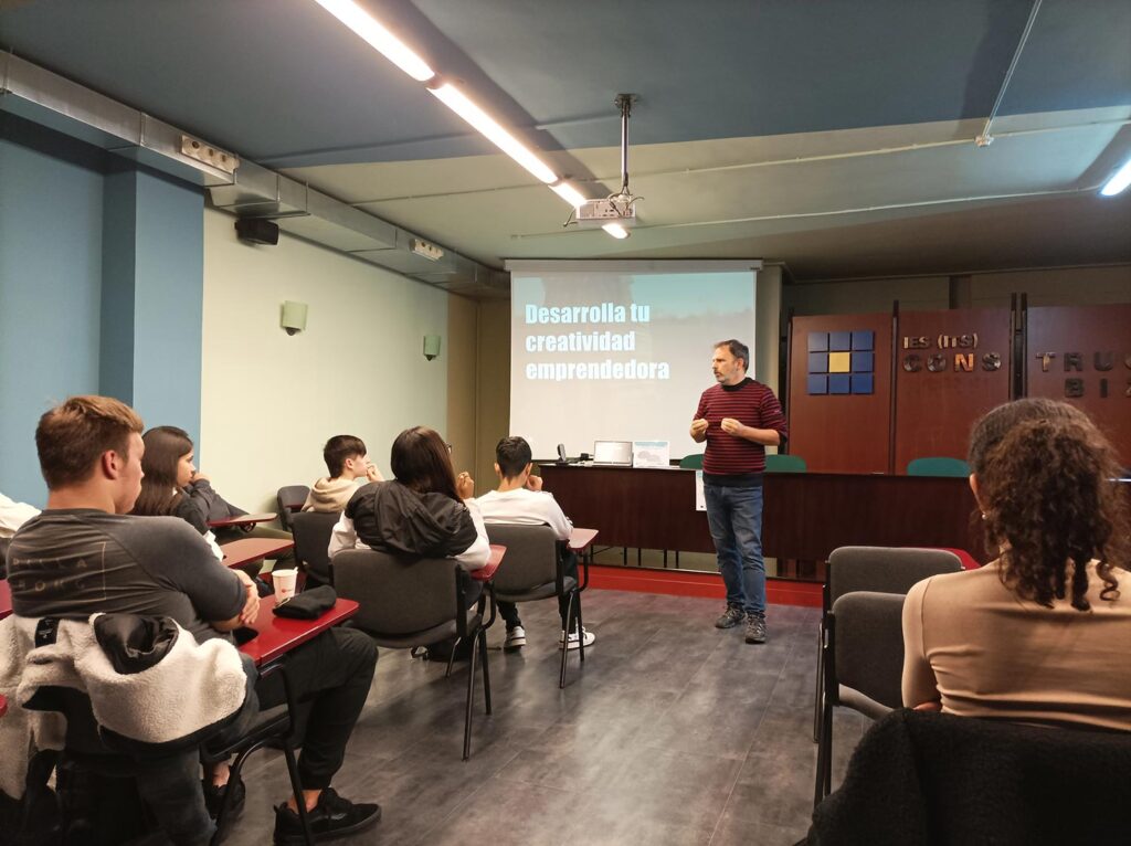TALLERES DE CREATIVIDAD EMPRENDEDORA