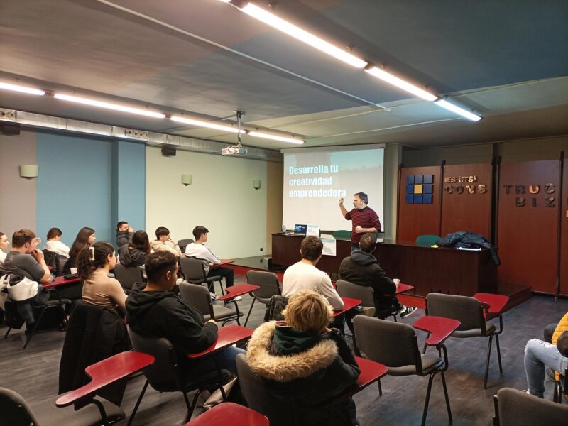 TALLERES DE CREATIVIDAD EMPRENDEDORA