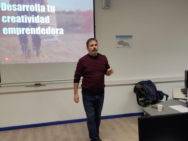 TALLERES DE CREATIVIDAD EMPRENDEDORA