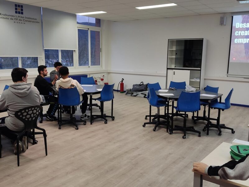 TALLERES DE CREATIVIDAD EMPRENDEDORA