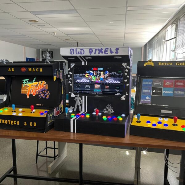 El alumnado de 1º de Sistemas Microinformáticos y Redes crea sus propias máquinas recreativas